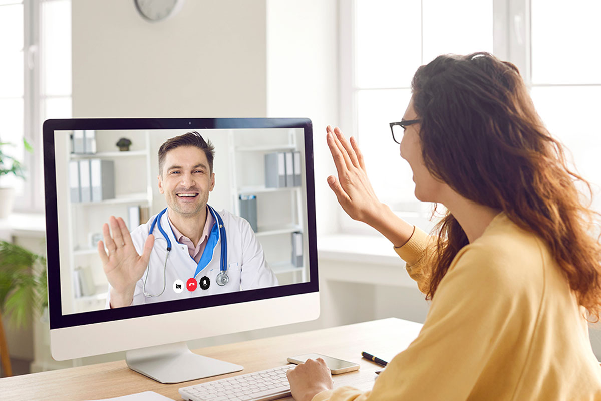 Eure Fachkraft für Arbeitssicherheit oder Betriebsarzt auf Abruf Videokonferenz mit Arzt am Bildschirm – Smart Upgrade bietet digitale Arbeitsschutzberatung überall in Deutschland